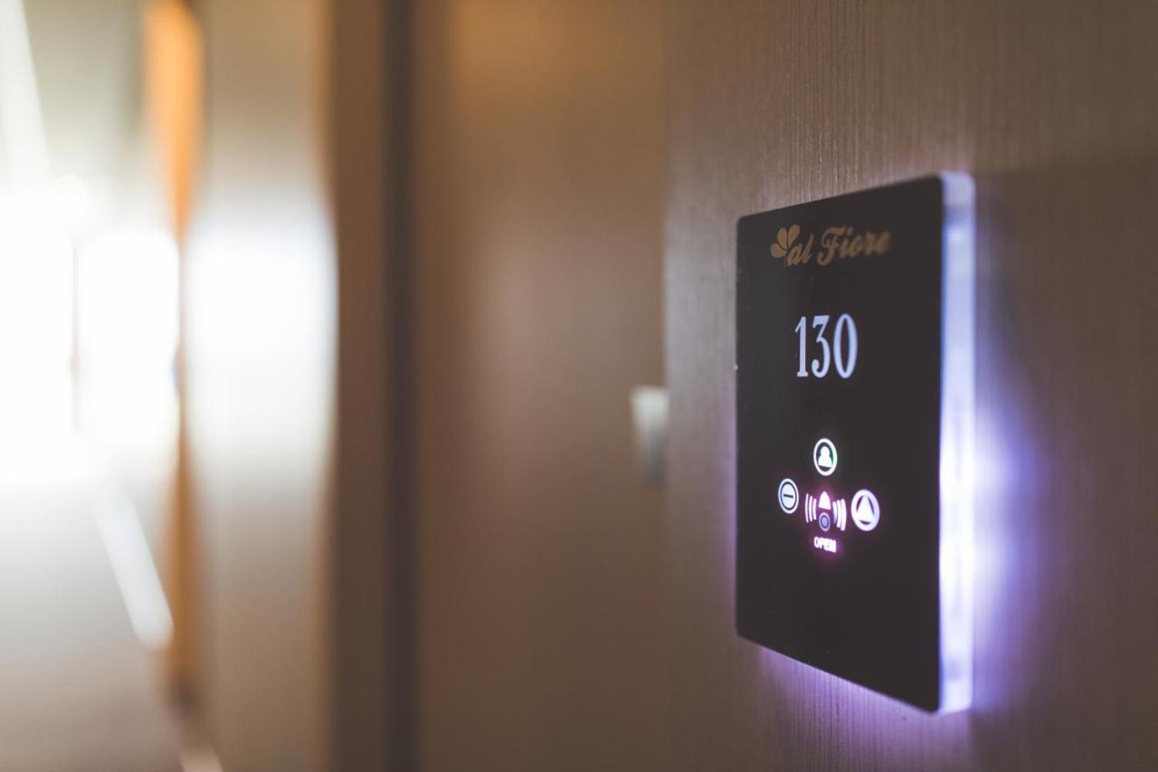 Hotel Ristorante Al Fiore 佩斯基耶拉德加达 外观 照片