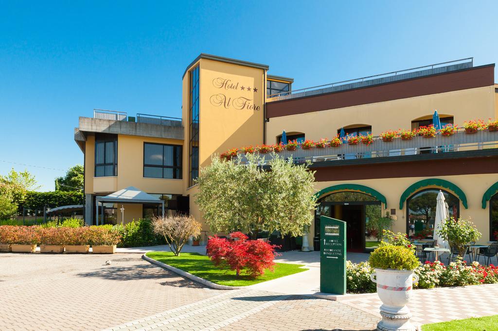 Hotel Ristorante Al Fiore 佩斯基耶拉德加达 外观 照片