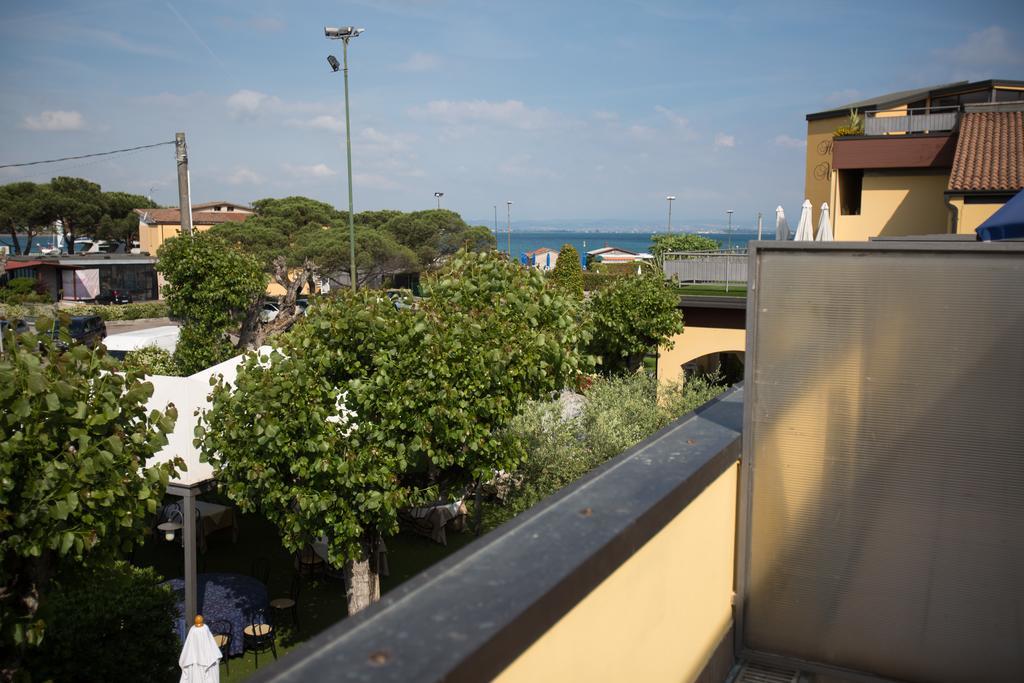Hotel Ristorante Al Fiore 佩斯基耶拉德加达 外观 照片